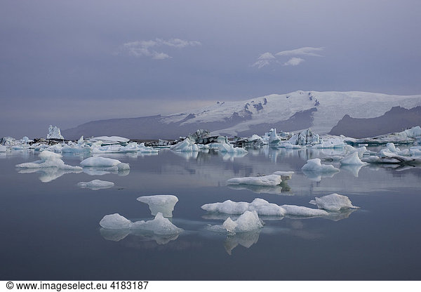 Jökulsarlon  Gletscherflusslagune am Vatnajökull  Island