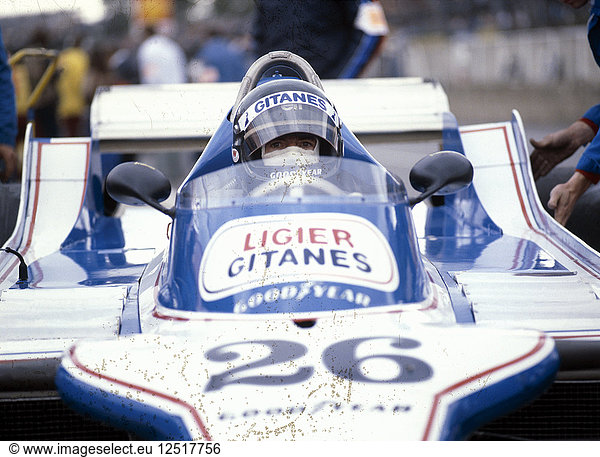 Jacques Laffite am Steuer eines Ligier-Cosworth  Großer Preis von Großbritannien  Brands Hatch  1980. Künstler: Unbekannt