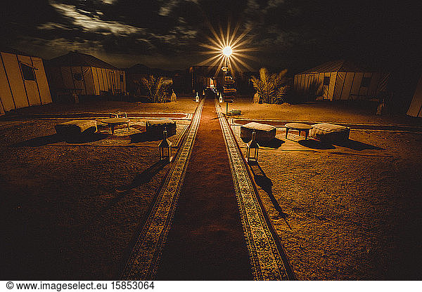 Jaimas bei Nacht in der Wüste Sahara