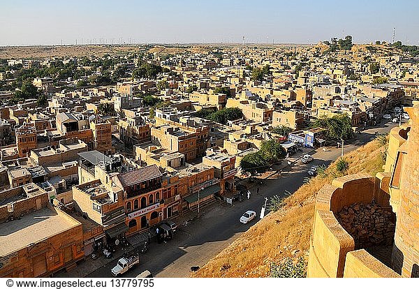 Jaisalmer Stadt  Blick von den Festungsanlagen.