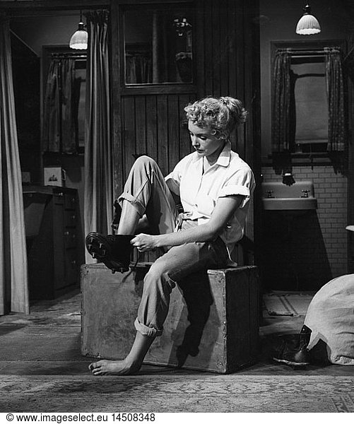 Janet Leigh on-set of the Film  My Sister Eileen  1955