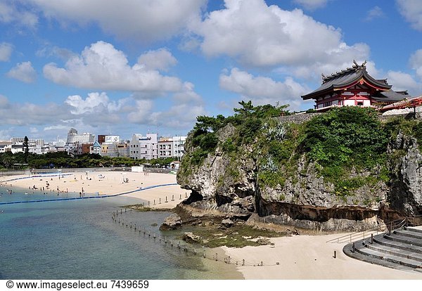 Japan  Okinawa  rechts  Schrein