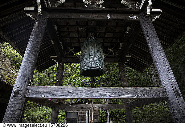 Japan  Takayama  Traditionelle Glocke des Hida-Volkendorfes