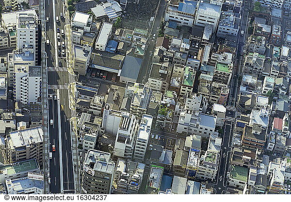Japan  Tokio  Stadtbild  Wohnhäuser und Straßen