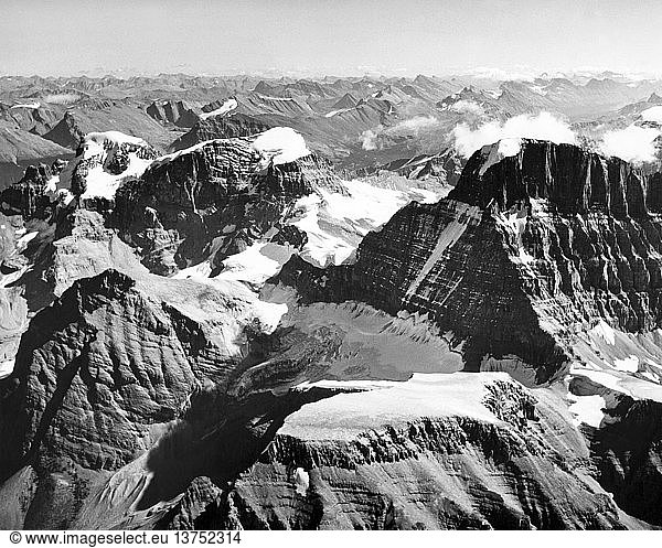 Jasper National Park  Alberta  Canada: c. 1955 The ´Winston Churchill Range´ in the Canadian Rockies in Jasper National Park.