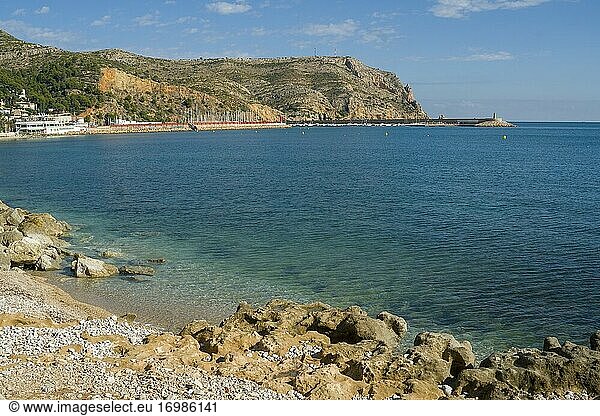 Javea Xabia Alicante Spanien am 9. November 2020: Meereslandschaft der Costa Blanca. Kap San Antonio.