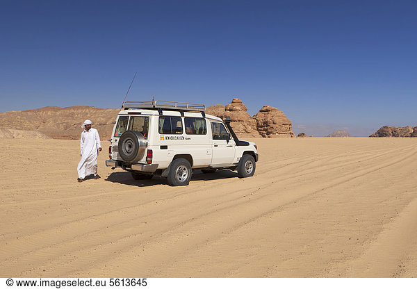 Jeep-Safari in der Sinai-Wüste mit Beduinen-Fahrer  ƒgypten  Afrika