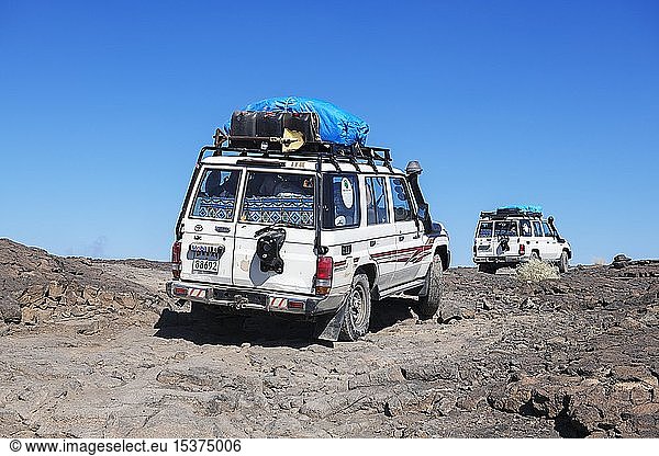 Jeep-Tour zum Basislager des Vulkans Erta Ale  Vulkangestein  Danakil-Wüste  Äthiopien  Afrika