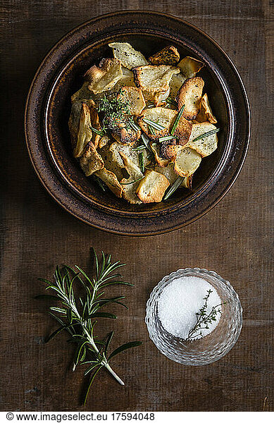 Jerusalem Artichoke chips garnished with rosemary in bowl