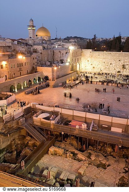 Jerusalem  Hauptstadt  Ausgrabungsstätte  Menschen im Hintergrund  Hintergrundperson  Hintergrundpersonen  Naher Osten  Felsendom  Israel  Klagemauer