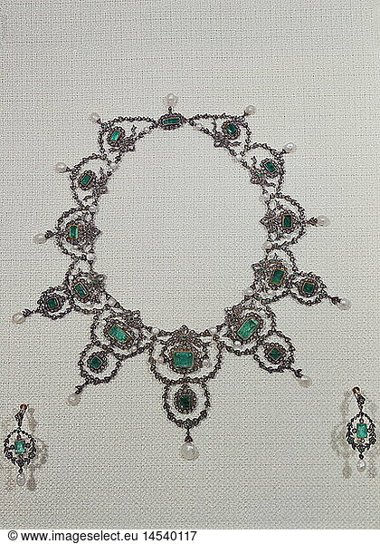 jewellry  emerld necklace of Empress Eugenie of France  white gold and juwels  Paris  circa 1830