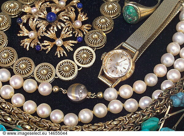 jewelry  gold jewellery  piece of jewellery: ladies' watch  pearl  necklace  bracelet  gold chain  brooch  brooches  Germany  20th century  historic  historical  precious  luxury goods  family jewels  heirloom  pawnshop  pawnshops  richness  loot  fail find a buyer for the loot  item of value  object of value  items of value  objects of value  valuables  still