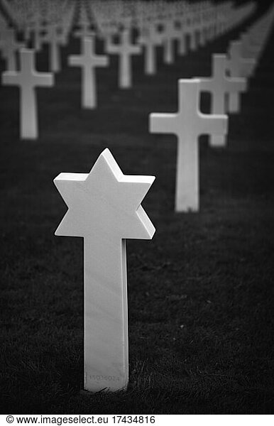 Jewish grave  US military cemetery  Cimetière militaire américain de Saint-Avold  English Lorraine American Cemetery and Memorial  Saint-Avold  Moselle  France  Europe
