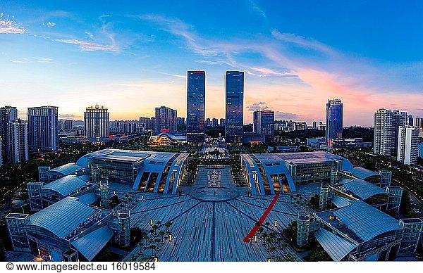 Jiangmen Stadt  Provinz Guangdong Jiangmen Übersee Chinesische Stadt Wanda Platz Gebäude Szenerie im Norden neuen Bezirk