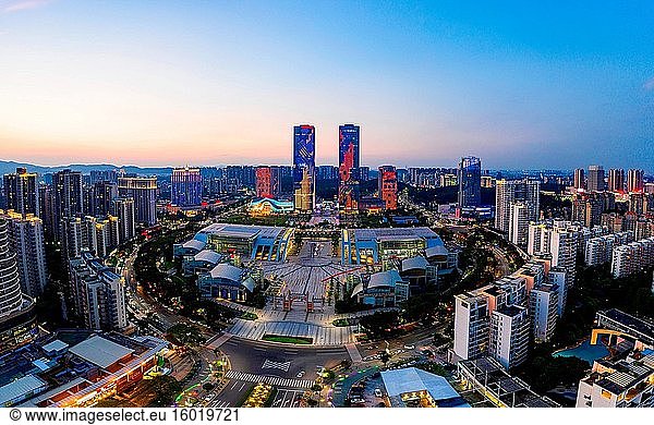 Jiangmen Stadt  Provinz Guangdong Jiangmen Übersee Chinesische Stadt Wanda Platz Gebäude Szenerie im Norden neuen Bezirk