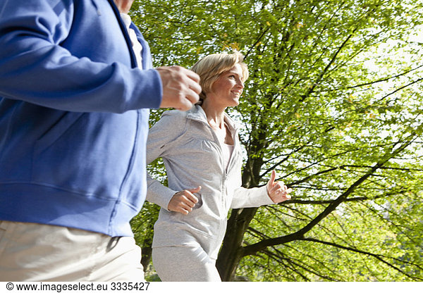 Jogging für Paare mittleren Alters
