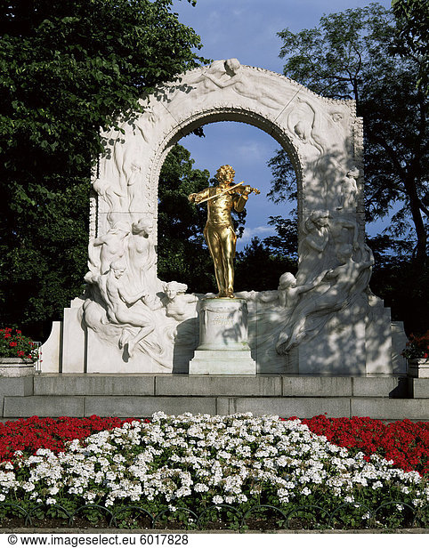Johann Strauss monument  Stadpark  Vienna  Austria  Europe