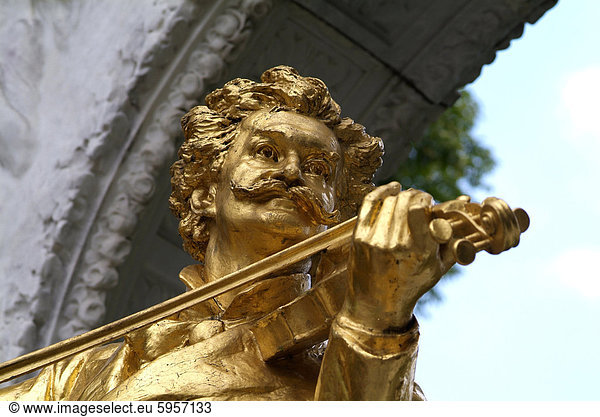 Johann Strauss statue at Stadtpark  Vienna  Austria  Europe