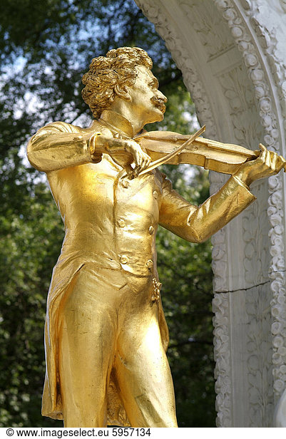 Johann Strauss statue at Stadtpark  Vienna  Austria  Europe
