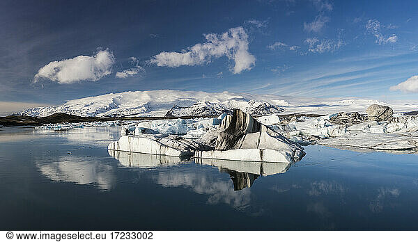 Jokulsarlon glacial lagoon  eastern Iceland  Polar Regions