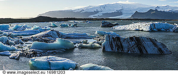 Jokulsarlon ice glaciers in water