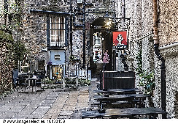 Jolly Judge on James Court and passage to Lawnmarket street in Edinburgh  the capital of Scotland  United Kingdom.