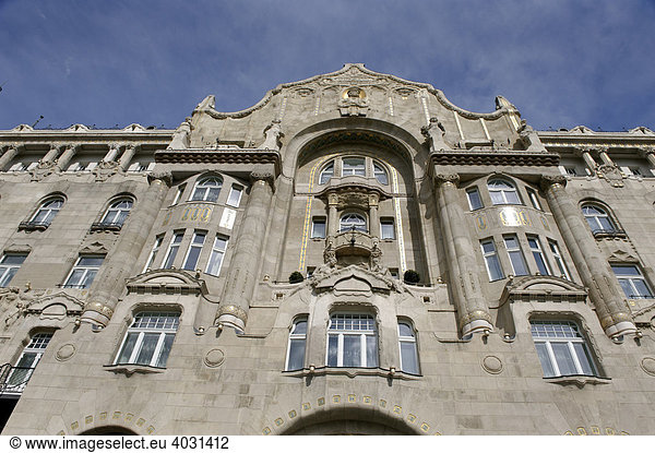 Jugendstilfassade des Four Season Hotels  Gresham Palast  am Roosevelt Ter  Pest  Budapest  Ungarn  Europa