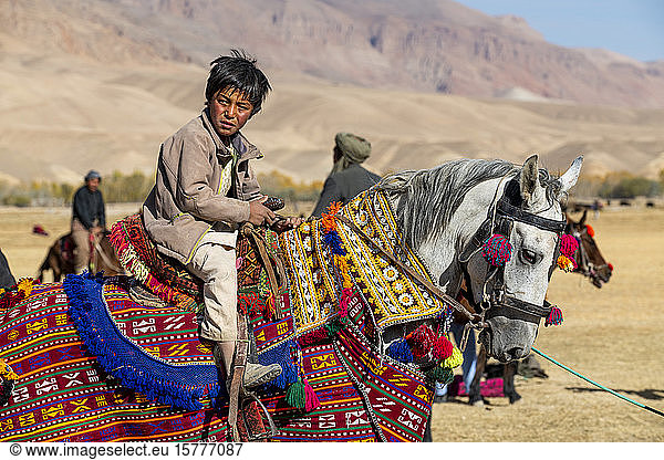 Junge Burschen bei einem Buzkashi-Spiel  Yaklawang  Afghanistan  Asien