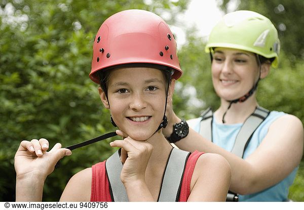 junge Frau junge Frauen lächeln berichtigen Mädchen Helm