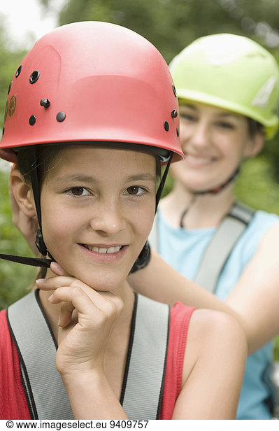 junge Frau junge Frauen lächeln berichtigen Mädchen Helm