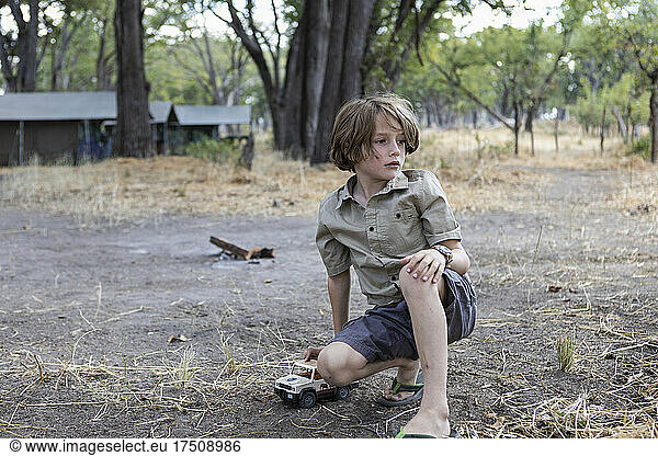 Junge im Zeltlager  Okavango-Delta  Botswana