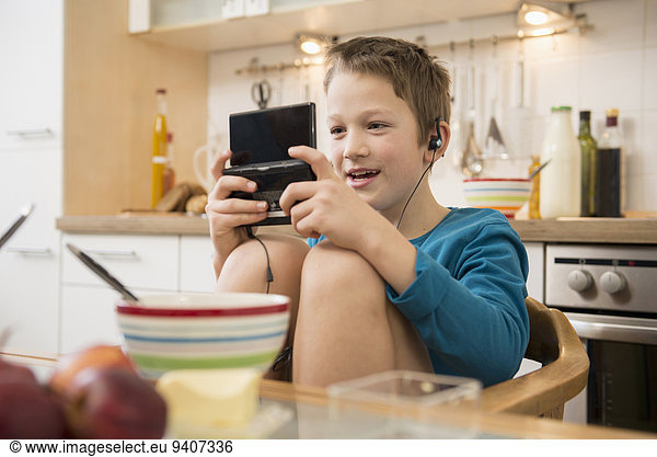 Junge - Person Küche Spiel Camcorder spielen