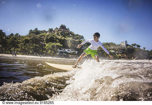 Junge - Person Ozean mischen Mixed Wellenreiten surfen