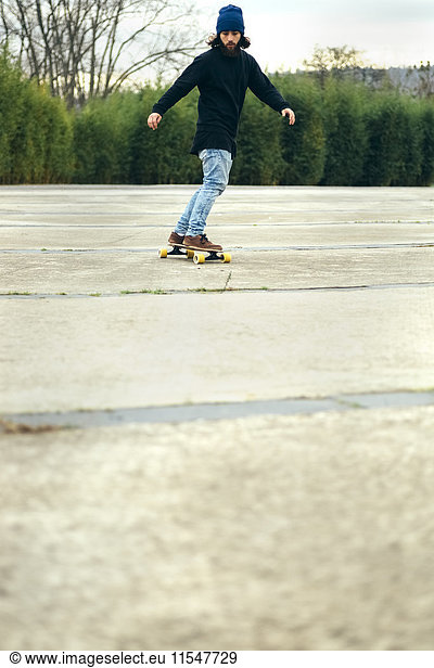 Junger Skateboarder