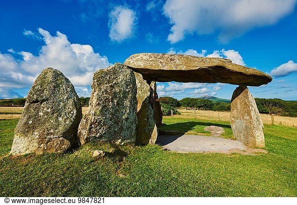 Jungsteinzeit Neolithikum Spätsteinzeit Stein bauen Zimmer Begräbnis Hünengrab Wales