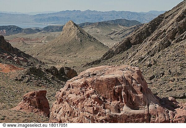 Jurassic sandstone rock formations  Bowl of Fire  Lake Mead National Recreation Area  Nevada (U.) S. A