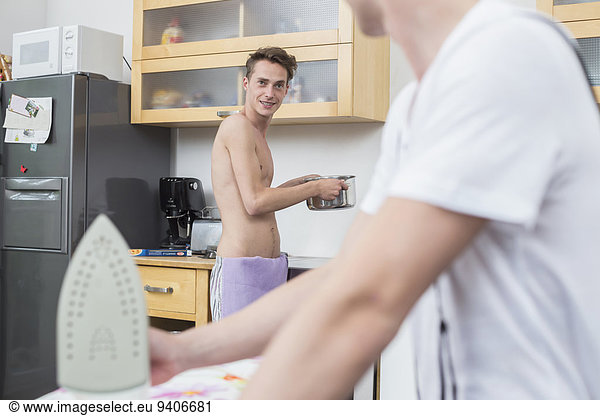 Küche jung Hausarbeit