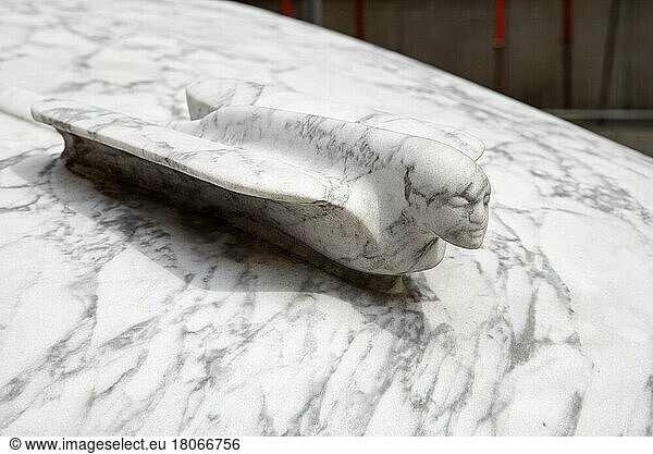 Kühlerfigur  Cadillac  Skulptur  Marmor  Carrara  Provinz Massa-Carrara  Toskana  Italien  Europa