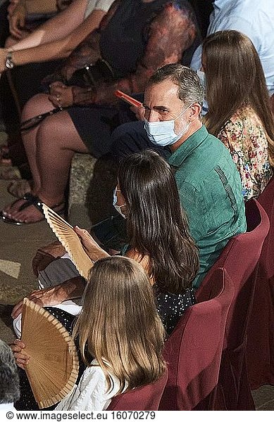 König Felipe VI. von Spanien  Königin Letizia von Spanien  Kronprinzessin Leonor und Prinzessin Sofia nehmen an der Eröffnung des 66. Internationalen Festivals für Klassisches Theater in Merida teil. Aufführung von Ant?gona im Römischen Theater am 22. Juli 2020 in Merida  Spanien