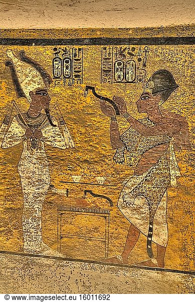 König Tut in der Gestalt des Osiris (L)Grab des Tutanchamun  KV #62  Tal der Könige  UNESCO-Weltkulturerbe  Luxor  Ägypten