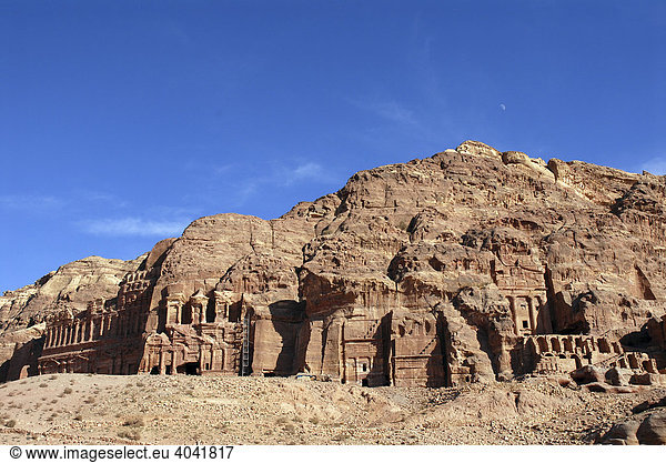 Königswand mit Felsengräbern in der antiken Nabatäerstadt Petra  Jordanien  Naher Osten  Asien