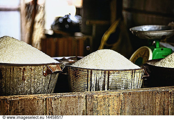 Körbe mit Reis im Verkauf