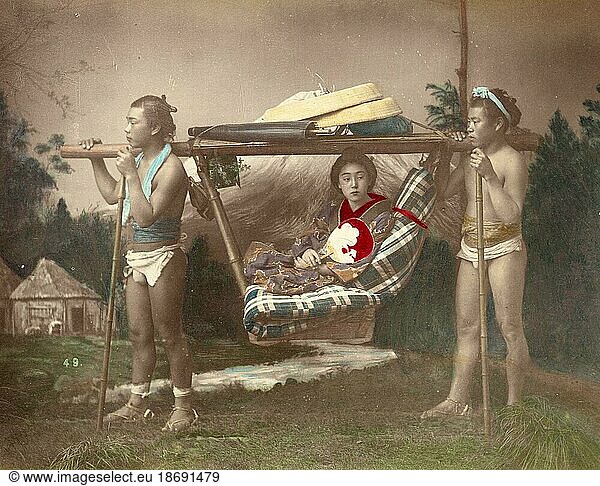 Kago Travelling Chair  Japanische Frau wird in einer Sänfte von zwei Männern getragen  vornehme Dame mit ihren Dienern  um 1870  Japan  Historisch  digital restaurierte Reproduktion von einer Vorlage aus der damaligen Zeit  Asien