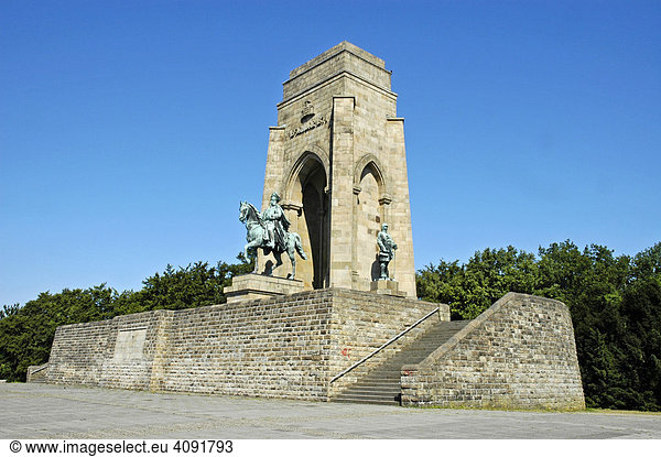 Kaiser-Wilhelm-Denkmal auf der Hohensyburg  Dortmund  Ruhrgebiet  NRW  Nordrhein Westfalen  Deutschland  Reiterdenkmal  Nationaldenkmal  Kulturgeschichte