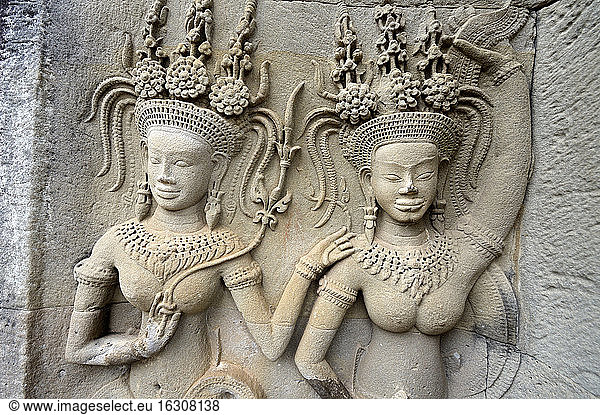 Kambodscha  Siem Reap  Angkor Wat  Tempelwächterinnen  Halbrelief