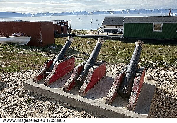 Kanonen vor dem Museum in Qaanaaq  Grönland.