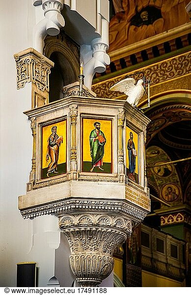 Kanzel  byzantinische Minas-Kathedrale mit farbenprächtigen Fresken  Heraklion