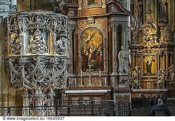 Kanzel im Innenraum des Stephansdom in Wien  ?sterreich  Europa | St. Stephen's Cathedral Pulpit  Vienna  Austria  Europe.