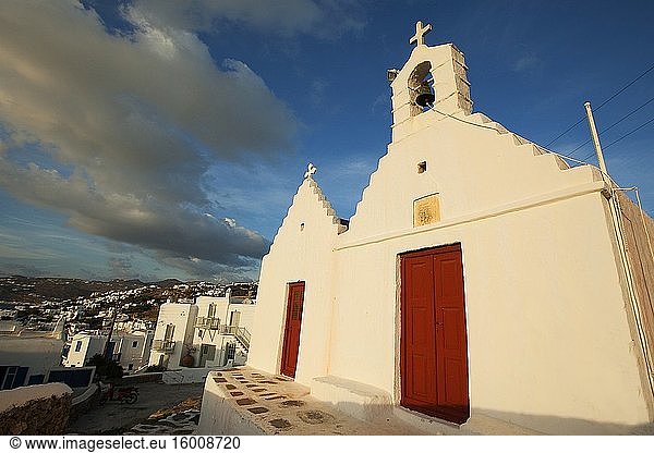 Kapelle im Stadtzentrum im Nachmittagslicht  Mykonos  Kykladeninseln  Griechische Inseln  Griechenland  Europa.