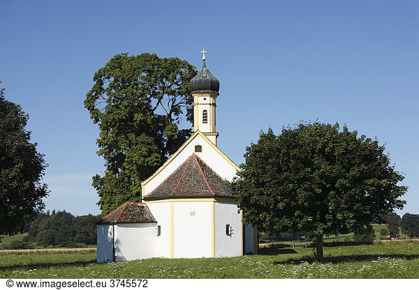 Kapelle St. Johann bei Raisting  Pfaffenwinkel  Oberbayern  Bayern  Deutschland  Europa